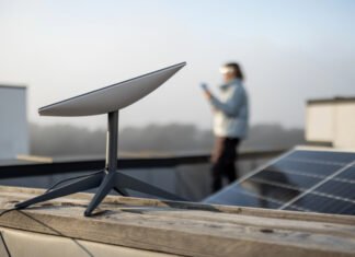 Зарегистрировать Starlink теперь можно у операторов «Нова пошта» и «Укрпошта»: как это работает