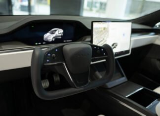 Китай запрещает руль-штурвал в авто вслед за скрытыми ручками: все — в стиле Tesla