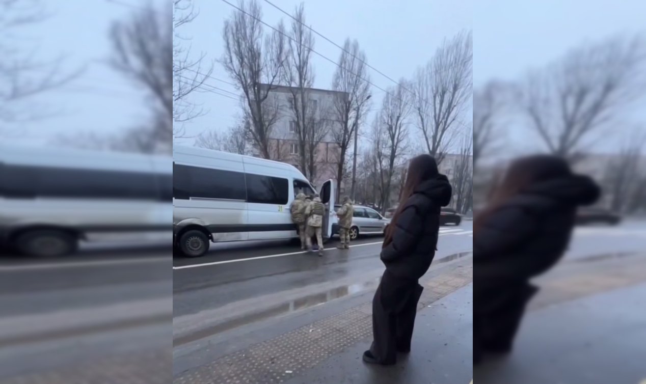 Забрызгали водителя маршрутки газом: в Днепре сотрудникам ТЦК выдвинули подозрение в хулиганстве