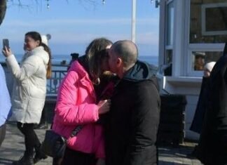 В Одессе установили рекорд Украины по самому массовому поцелую на берегу моря, — ФОТО