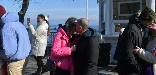 В Одессе установили рекорд Украины по самому массовому поцелую на берегу моря, — ФОТО