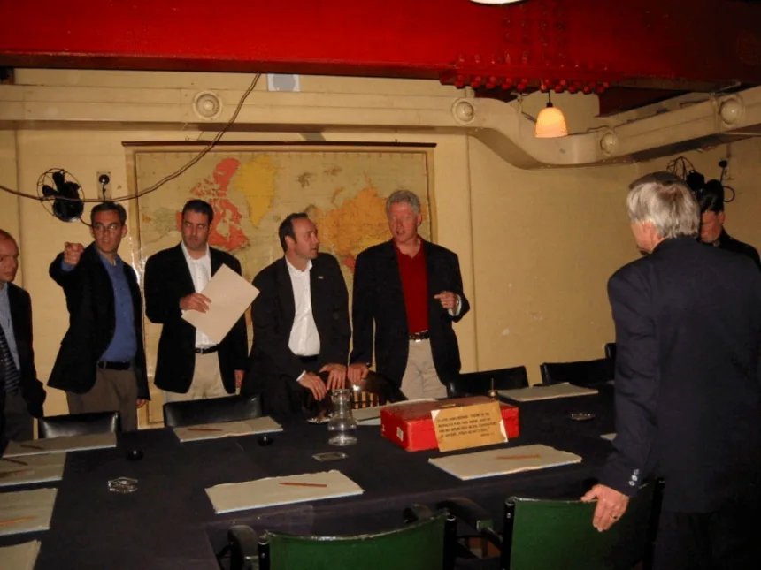 Билл Клинтон наконец нарушил молчание относительно связей с Эпштейном: «Ничего плохого не сделал»