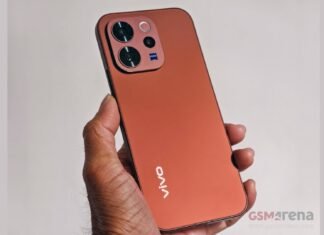 Компактный смартфон с батареей 6500 мАч: что умеет новый хит среднего класса (фото)