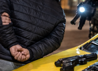 В Одессе задержан мужчина, который угрожал таксисту пистолетом, — ФОТО