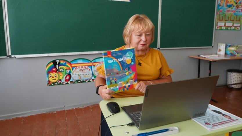 Уже с 1 сентября выплаты увеличат: кому повысят зарплаты на 20%