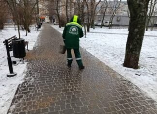 В Одессе коммунальщики работают в усиленном режиме из-за погодных условий