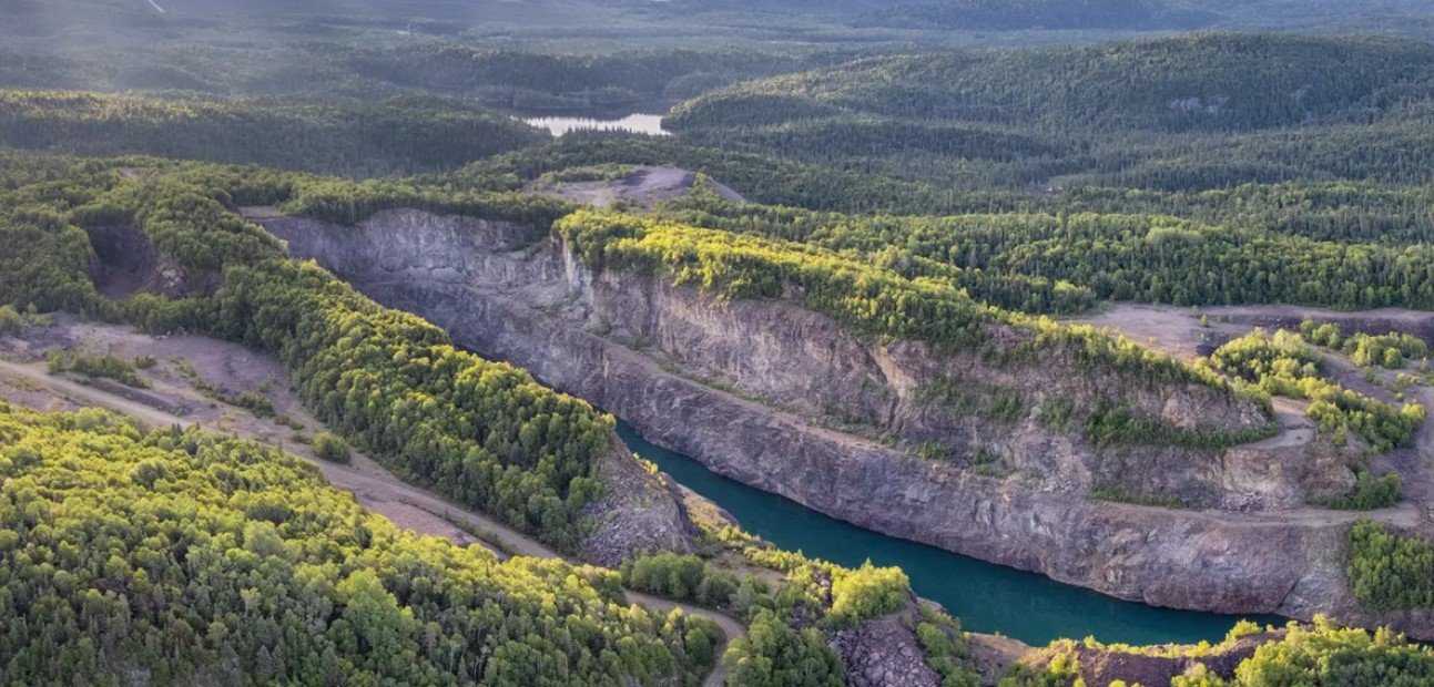 Ученые обнаружили самую старую воду в мире: они ее не пили и вот почему