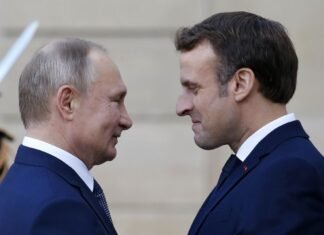 Макрон призвал ЕС возобновить диалог с Россией без давления на Украину