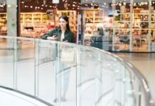 Незважаючи на війну, забудовники продовжують будувати більше комерційної нерухомості в Україні.