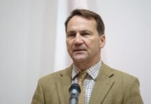 «Христианский долг»: Сикорский назвал путь к примирению Украины и Польши