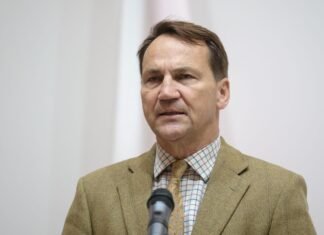 «Христианский долг»: Сикорский назвал путь к примирению Украины и Польши