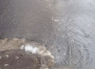 В Одессе остановили утечку канализации после жалобы горожанина, — ФОТО