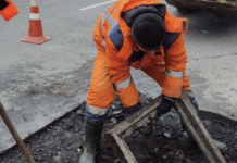 В Одессе массово чистят ливневки, чтобы город не «уплыл» во время дождей, — ФОТО