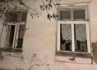 В Одессе тревога звучала почти всю ночь: в домах и учебных заведениях выбиты окна (фото)