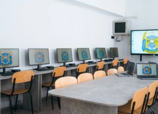 Япония передаст Украине более 7000 единиц компьютерной техники для профессиональных колледжей и школ