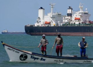 США ослабляют санкции против Венесуэлы в стремлении увеличить добычу нефти