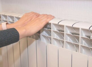 Украинцам не включили в платежки 36 млн грн за коммуналку из-за вражеских атак, в Киеве за тепло не начисляли вообще — Премьер