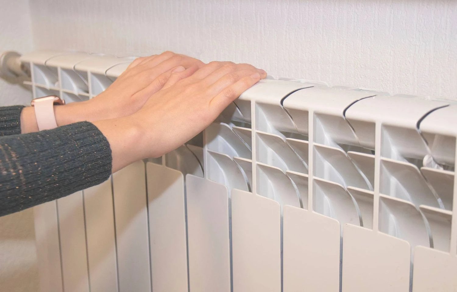 Украинцам не включили в платежки 36 млн грн за коммуналку из-за вражеских атак, в Киеве за тепло не начисляли вообще — Премьер