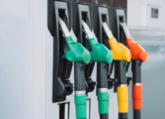 "Топливный кэшбэк" стартовал и цены на АЗС снова подскочили: что происходит с топливом 20 марта и чего ожидать дальше