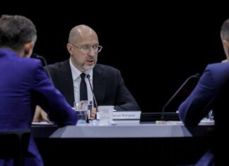 Шмыгаль представил в США планы Украины по развитию "энергетических сот"