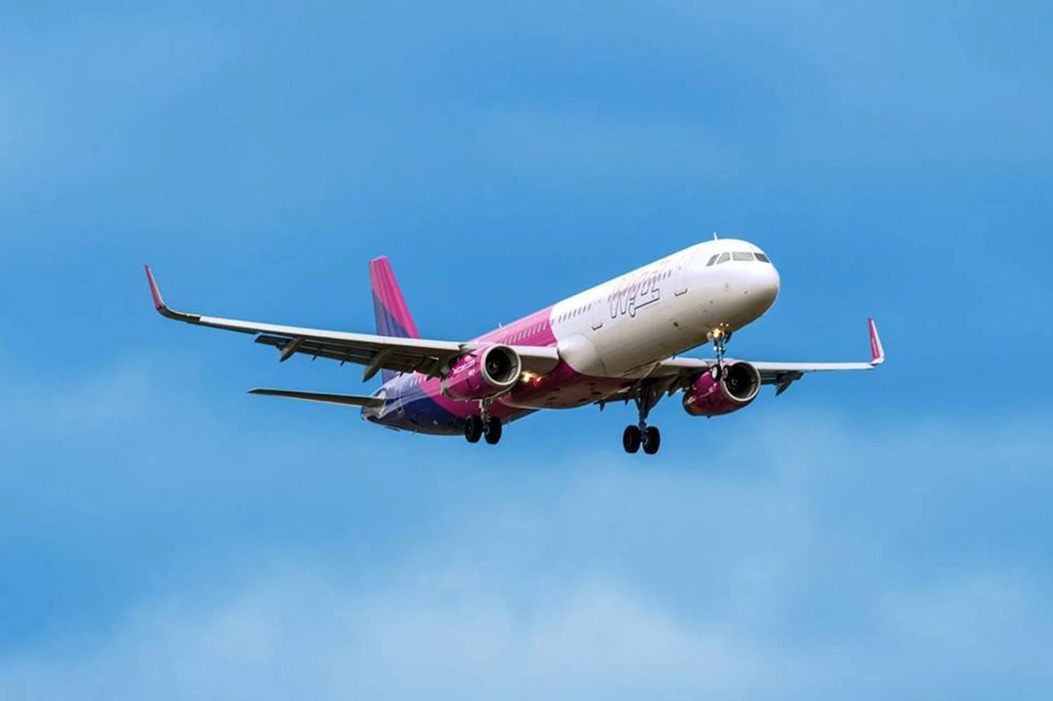 Wizz Air объявила о подготовке к возвращению в Украину, ищет пилотов