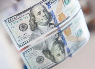Bloomberg узнало, на сколько Украине может хватить средств на покрытие расходов на фоне торможения помощи