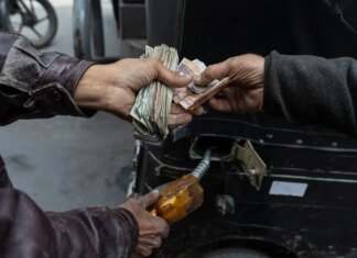Египет срочно переориентирует импорт нефти на Ливию из-за срыва поставок из Кувейта