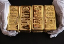 Золото стабилизировалось после заявления ФРС о контроле инфляции, несмотря на напряженность на Ближнем Востоке