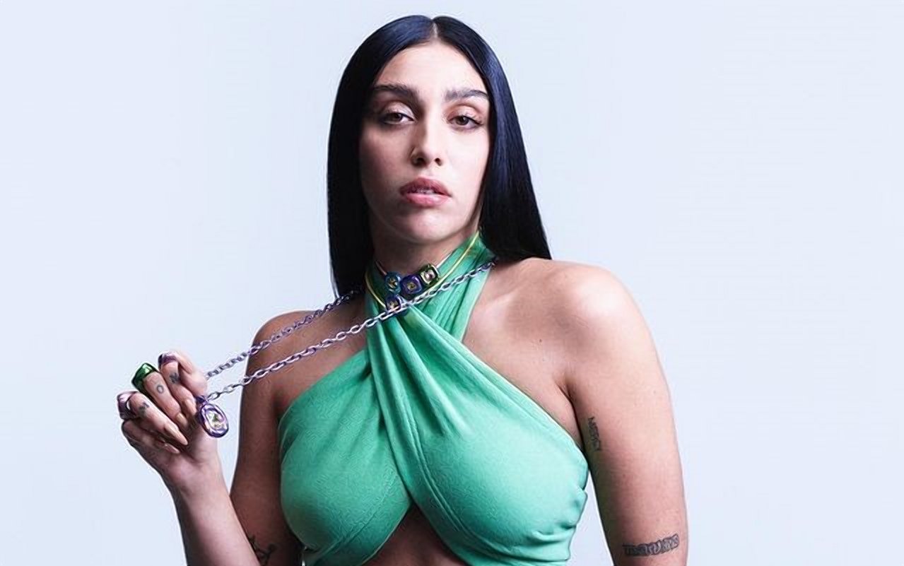 Дочь Мадонны без нижнего белья появилась в Париже (фото)