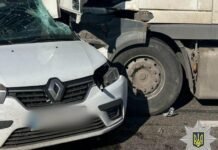 Не пропустил грузовик: на трассе Одесса – Рени легковушка врезалась в DAF
