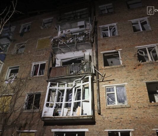 ВС РФ сбросили две управляемые авиабомбы в жилом секторе в Сумской области: есть разрушения и раненые