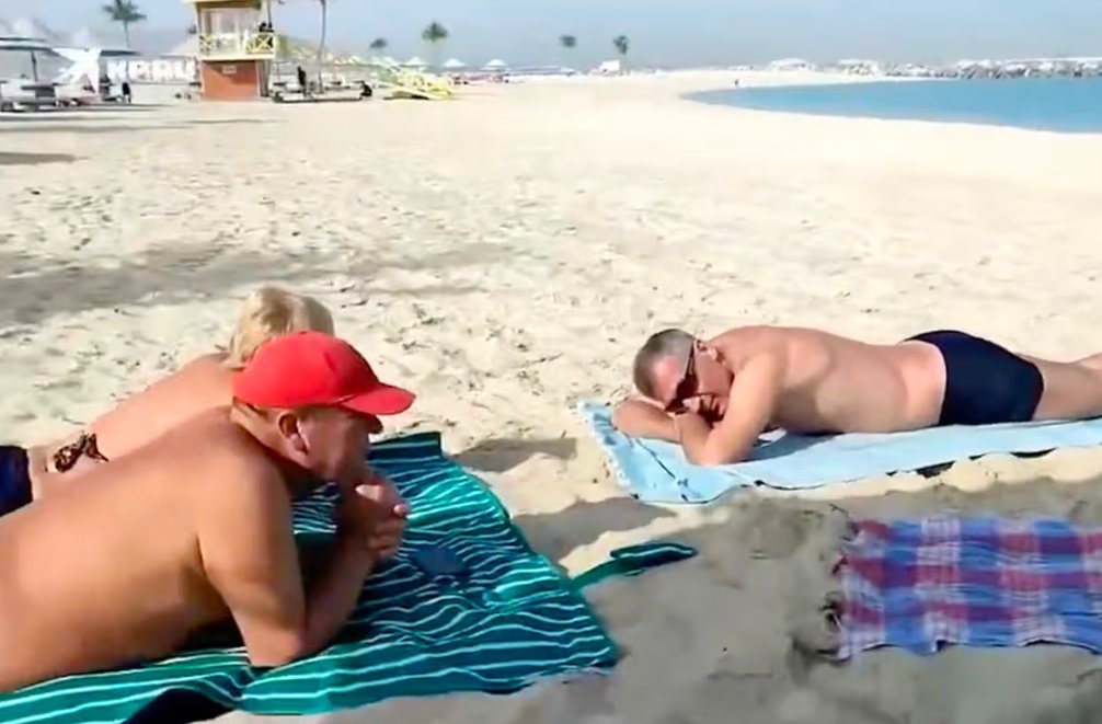 Российские туристы в Дубае загорают на пустом пляже, потому что «знают все о войне»