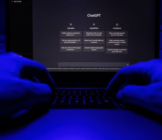 «Счастливой стрельбы»: популярные чат-боты охотно помогают планировать вооруженные нападения — исследование