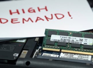 Смартфонов за $100 не будет: кризис памяти повлечет самое большое падение поставок за более чем 10 лет