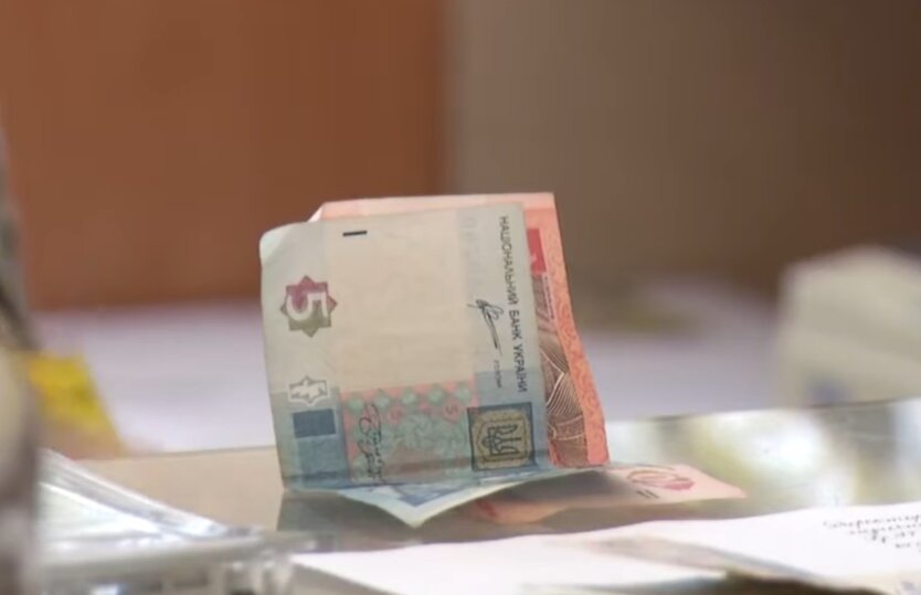 Магазины перестали принимать мелкие гривны: где можно обменять