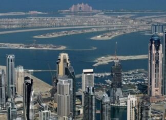 «Стеклянный цветок» в пустыне: экономист объяснил, почему затяжная война уничтожит страны Персидского залива