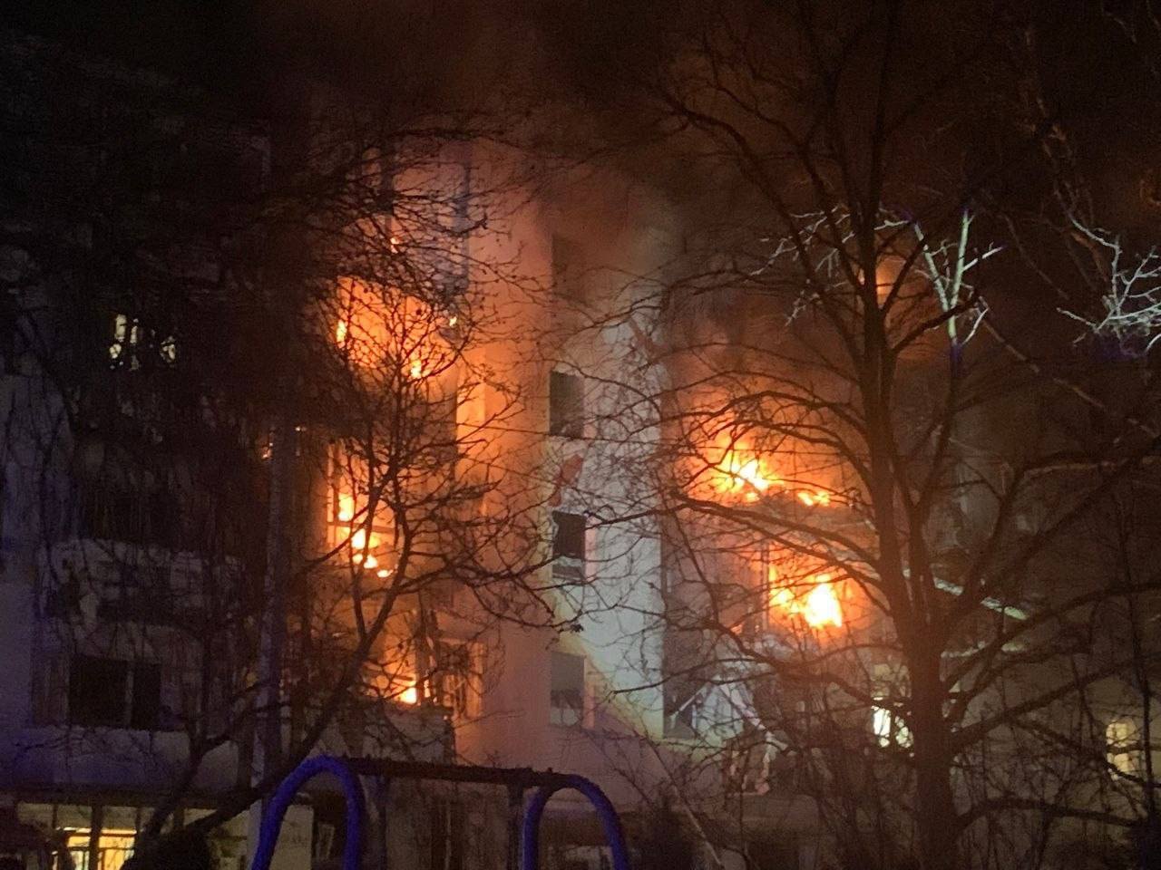 В многоэтажке в оккупированном Севастополе прогремел мощный взрыв: есть погибшие и много раненых (видео)