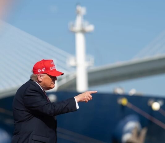 Трамп требует от стран Персидского залива 5 триллионов долларов на продолжение войны с Ираном, — журналист