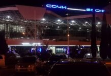 Закрыты аэропорты, раздаются взрывы: российские города-курорты оказались под атакой дронов (видео)