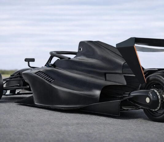 В США выпустили оригинальный трехколесный болид «Формулы-1» по цене VW Touareg (фото)