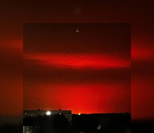 Вторую ночь подряд: Ленинградскую область РФ массированно атакуют дроны (видео)