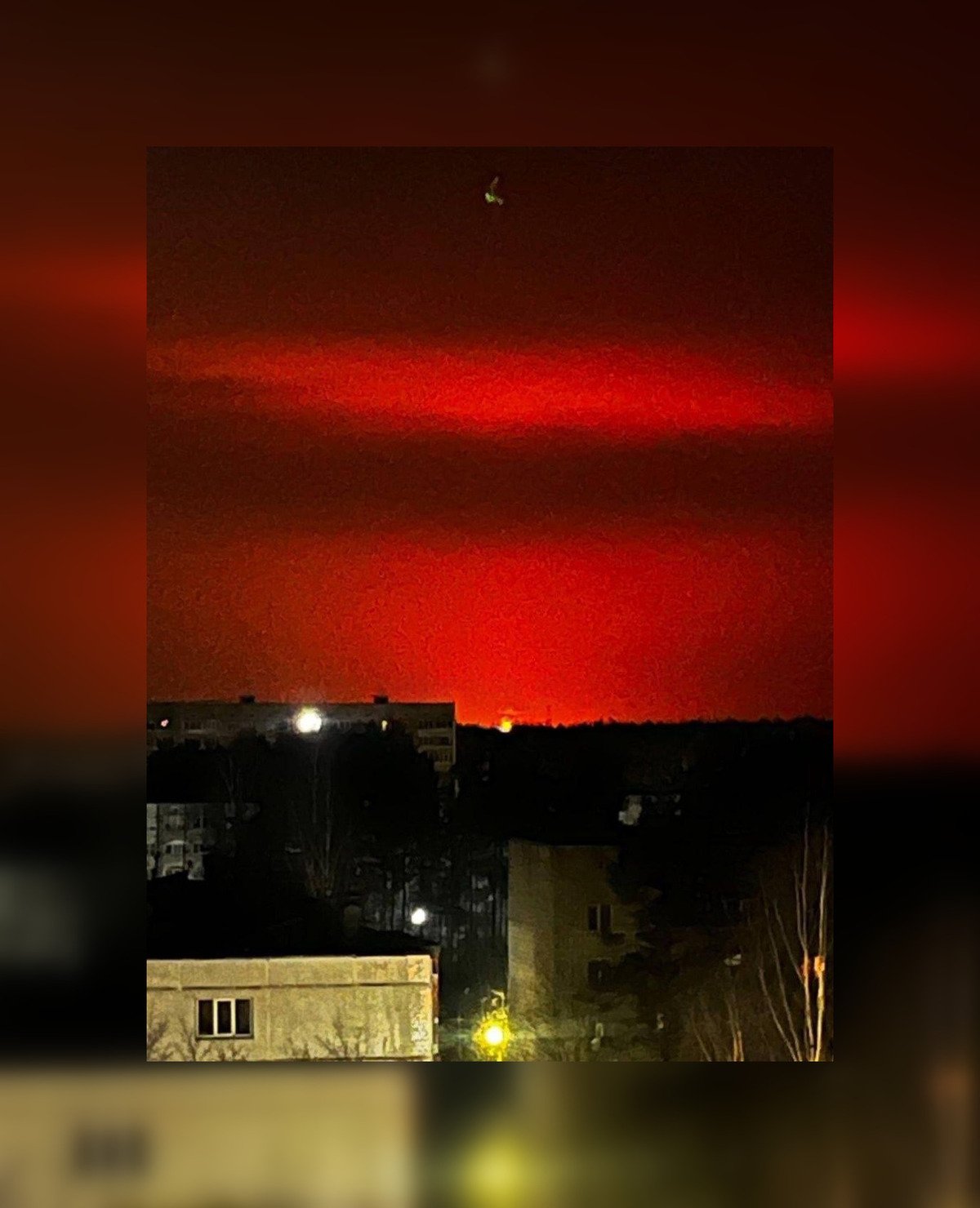 Вторую ночь подряд: Ленинградскую область РФ массированно атакуют дроны (видео)