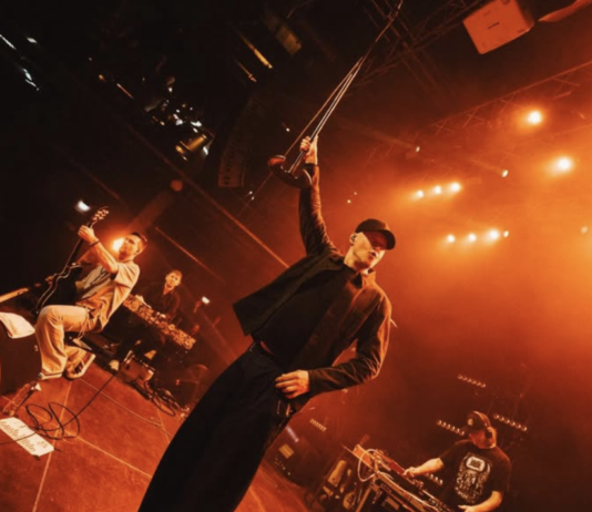 Песни «Бумбокса» исчезли из сети: вокруг группы разгорелся скандал, что произошло