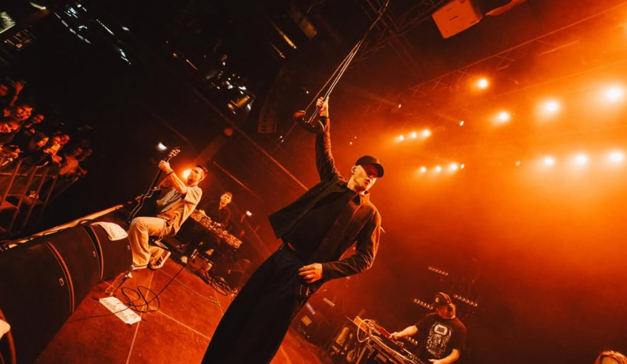 Песни «Бумбокса» исчезли из сети: вокруг группы разгорелся скандал, что произошло