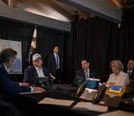 Трампу показывают красочные ролики про войну в Иране, где нет и слова правды, — СМИ