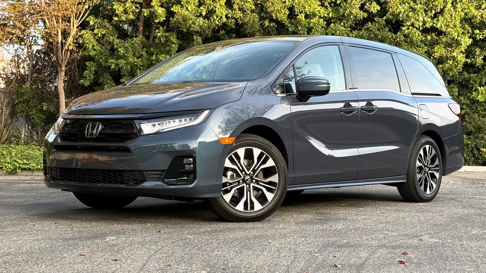 Комфортно, надежно, экономно: названы 4 лучших минивэна 2026 года (видео)