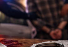 В Одесской области ревнивый мужчина зарезал жену во время застолья: детали