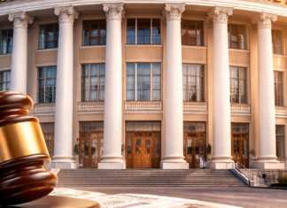 С 300 тысяч до нескольких тысяч: почему суд резко снизил долг университета Кивалова в Одессе