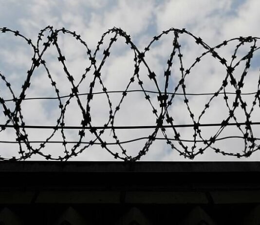 «Сидеть могут, а защищать Украину — нет»: как бюрократия блокирует мобилизацию иностранцев-заключенных