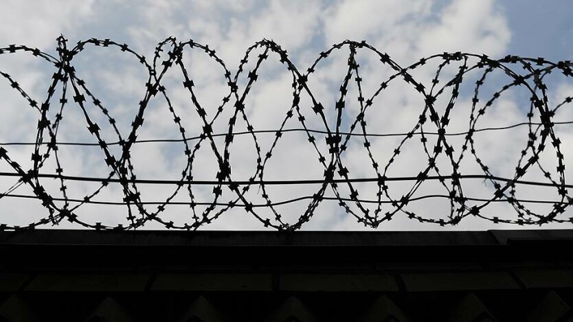 «Сидеть могут, а защищать Украину — нет»: как бюрократия блокирует мобилизацию иностранцев-заключенных